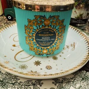 & Body Works BRIDGERTON
Charlotte's Tea 3 Wick Candle
14.5 oz New